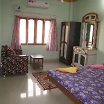 Krishna Paying Guest House