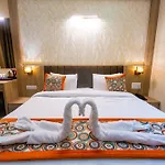 Hotel Golden Petals