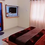 Shree Radhe Shyam Homestay - Walkable Distance To Sri Kashi Vishwanath Temple And Ganga Aarti
