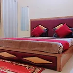 Shree Radhe Shyam Homestay - Walkable Distance To Sri Kashi Vishwanath Temple And Ganga Aarti