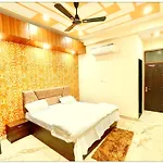 Hotel Sunayana # Guest House Near Kashi Vishwanath Temple - Free Public Parking And Wifi Facilities - Air Conditioning Room - Best Hotel