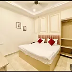 Hotel Shree ! Madhav Stay Palace Near Kashi Vishwanath Temple - Fully Air Conditioning - Best Hotel In Varanasi