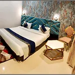 Hotel \