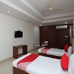 Oyo 19122 Mastana Palace
