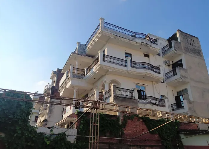 Varuna Palace-Fully Vaccinated Staff