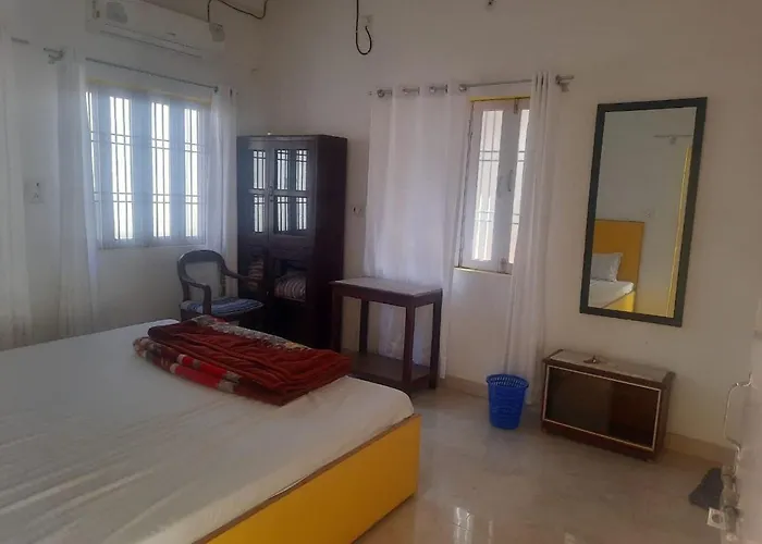 Ashish Guest House