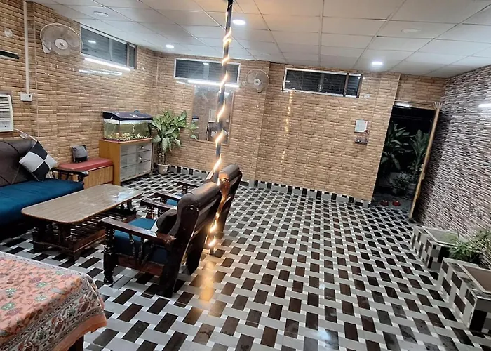 Veera Guest House
