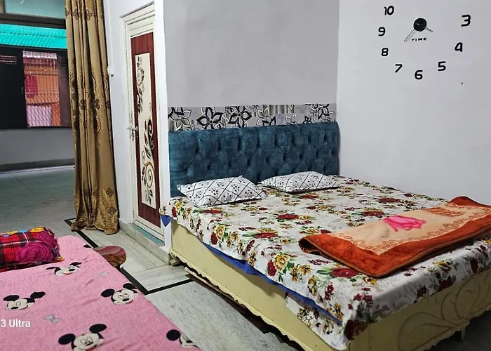 Aparna Niwas Home Stay Family Friendly Varanasi