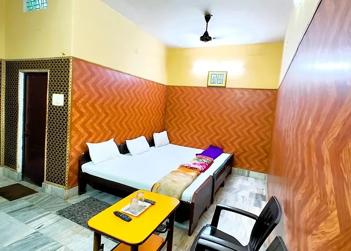 M R Teerth Guest House Varanasi - Shri Kashi Vishwanath Temple - Perfect Location With Comfortable Room