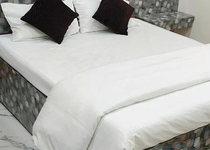 Yash Paying Guest House
