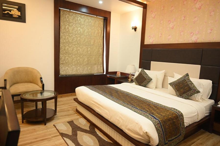 Square Hotel,varanasi
