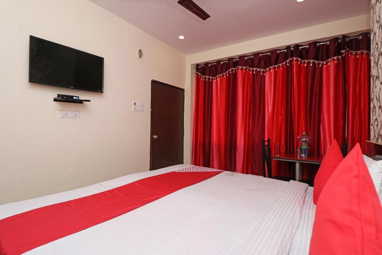 Oyo Flagship 28065 Anmol Plaza