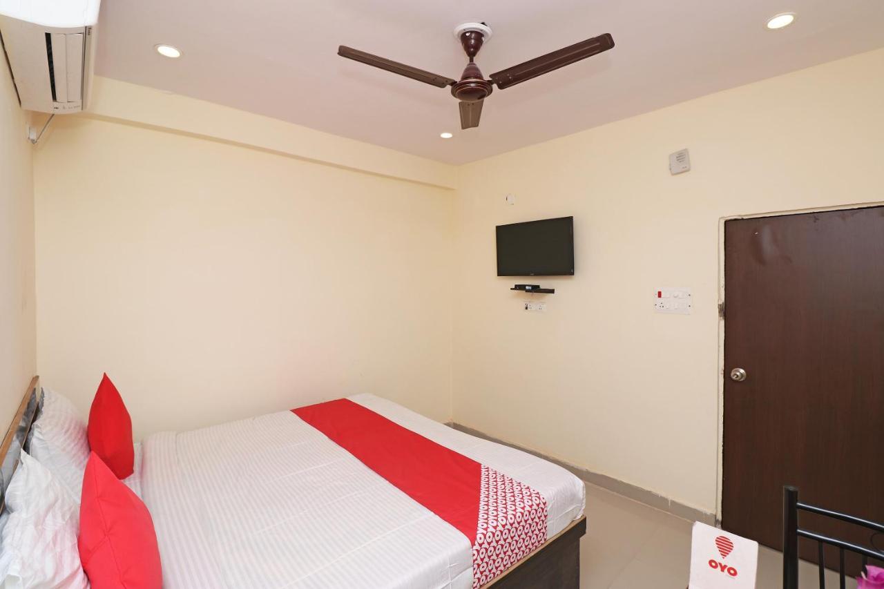 Oyo Flagship 28065 Anmol Plaza