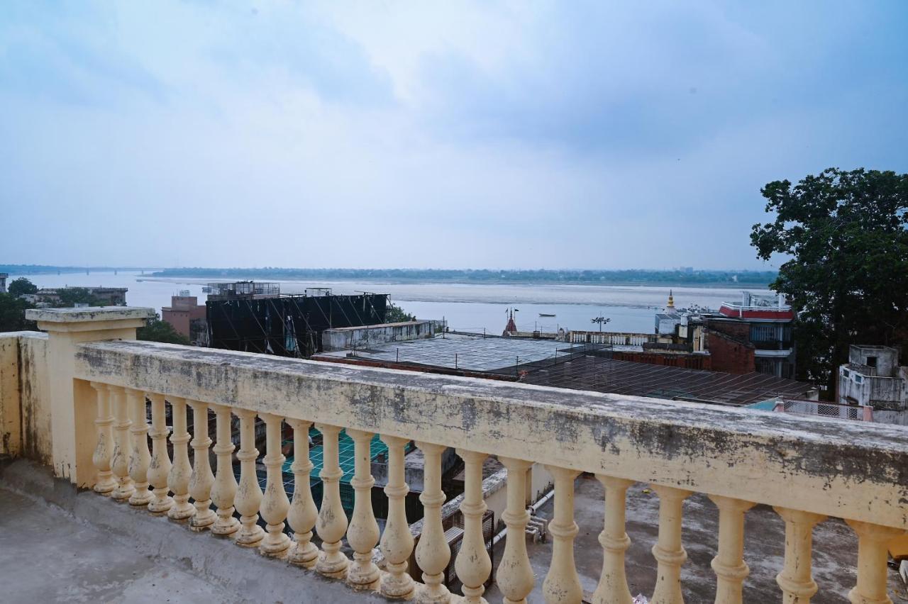 Ganga Darshanam At Dashashwamedh Ghat Guest house
