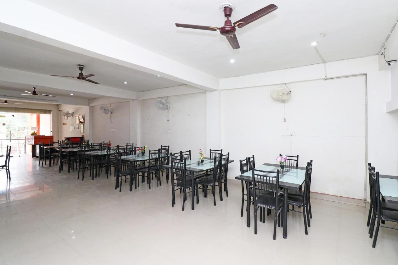 Oyo Flagship 28065 Anmol Plaza Hotel Varanasi