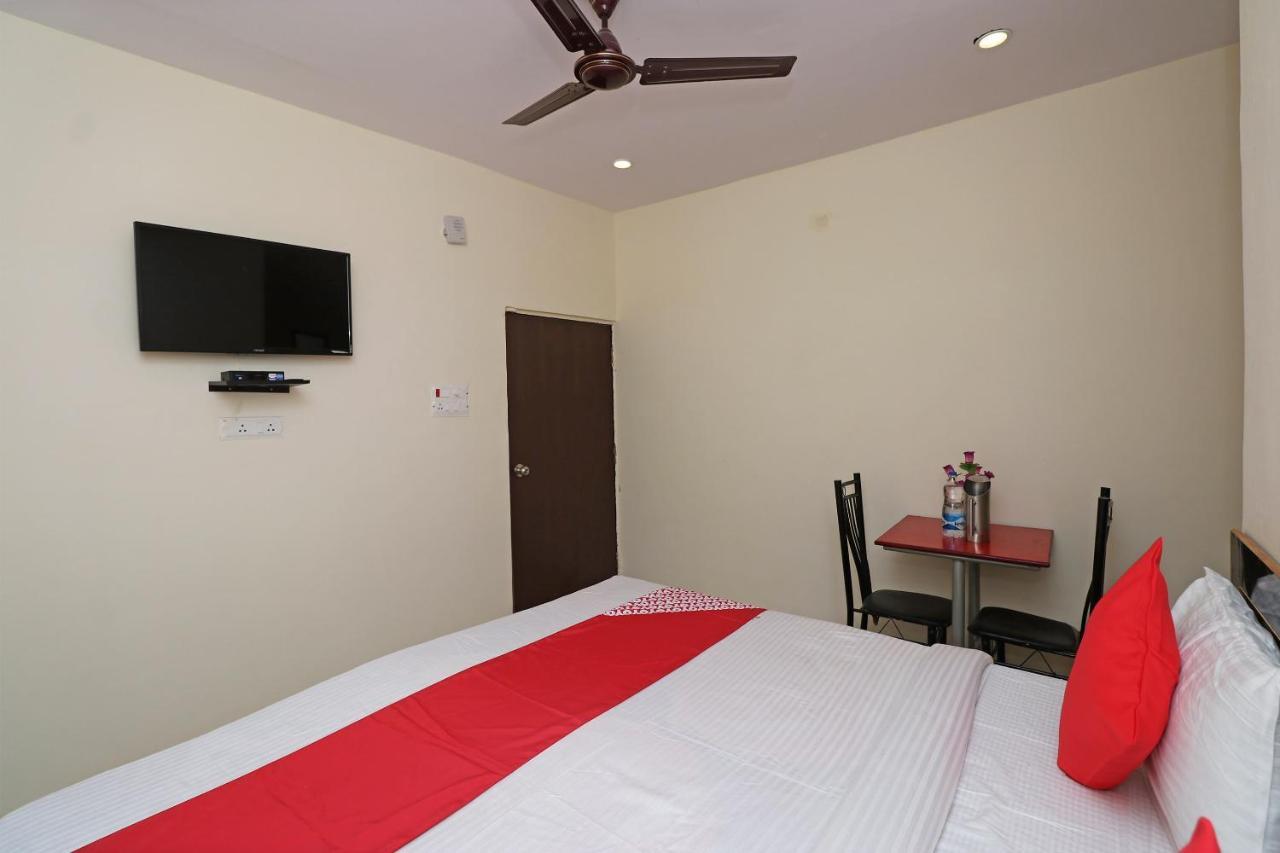 Oyo Flagship 28065 Anmol Plaza 4* Varanasi
