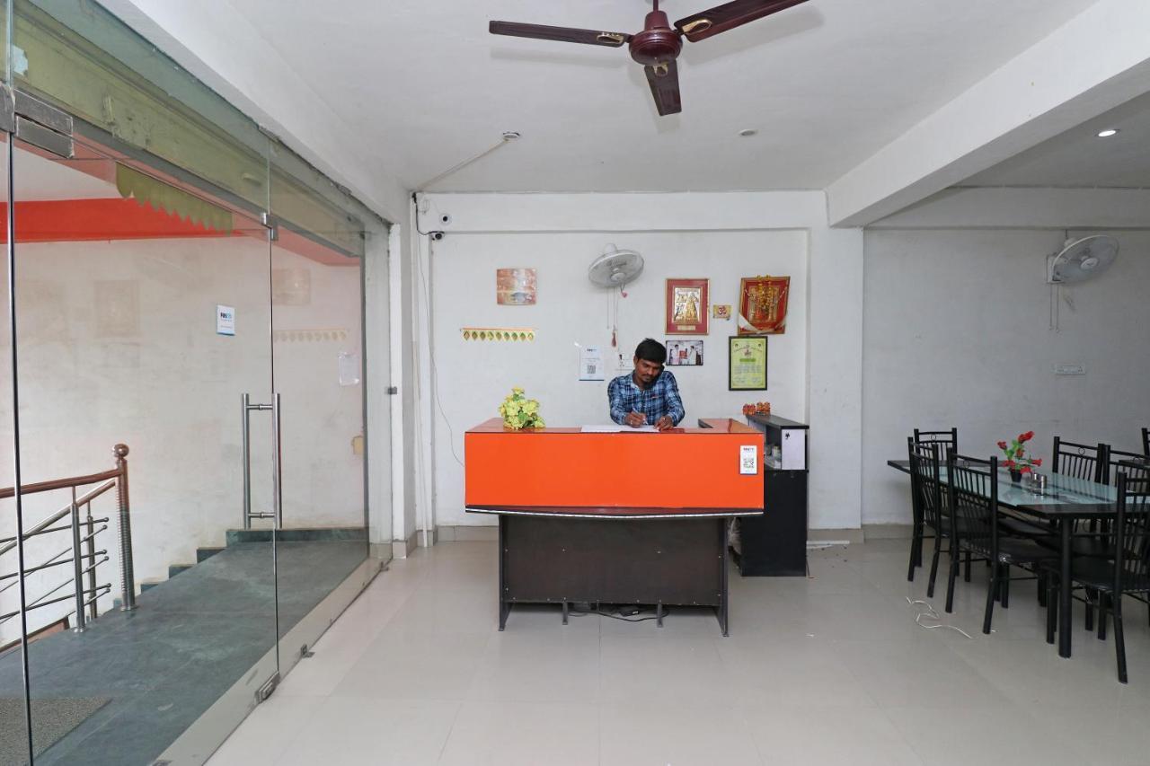 Oyo Flagship 28065 Anmol Plaza 4* Varanasi