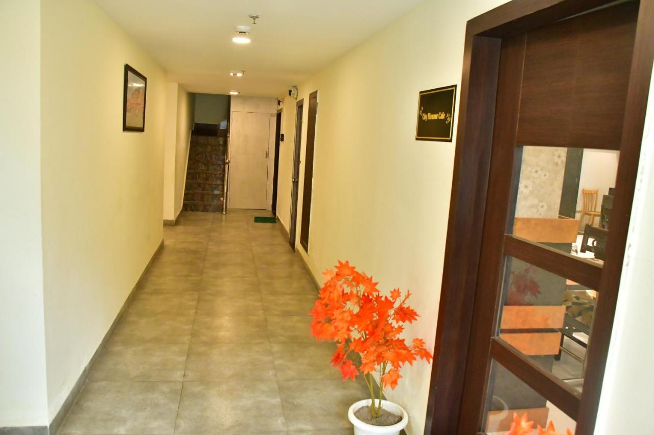 Yatharth Hotel