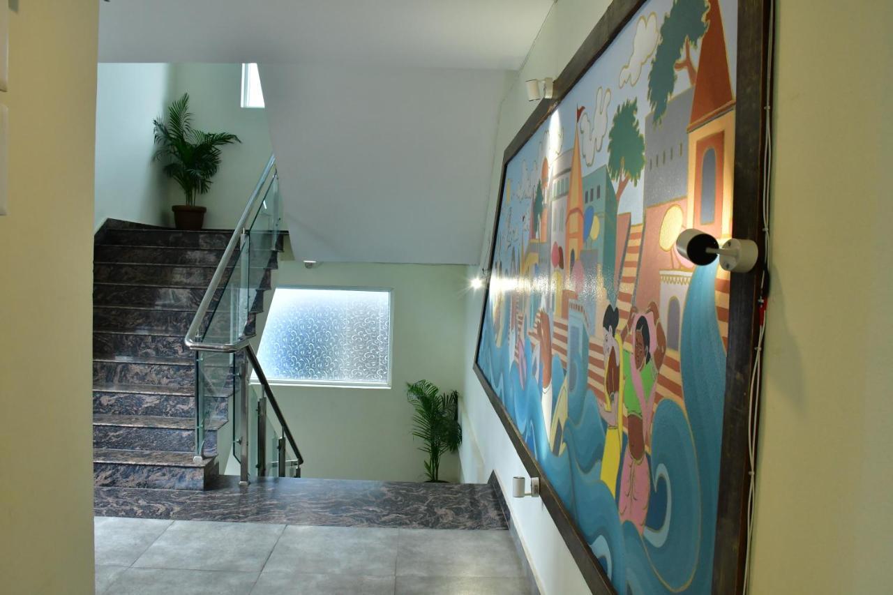 Yatharth Hotel