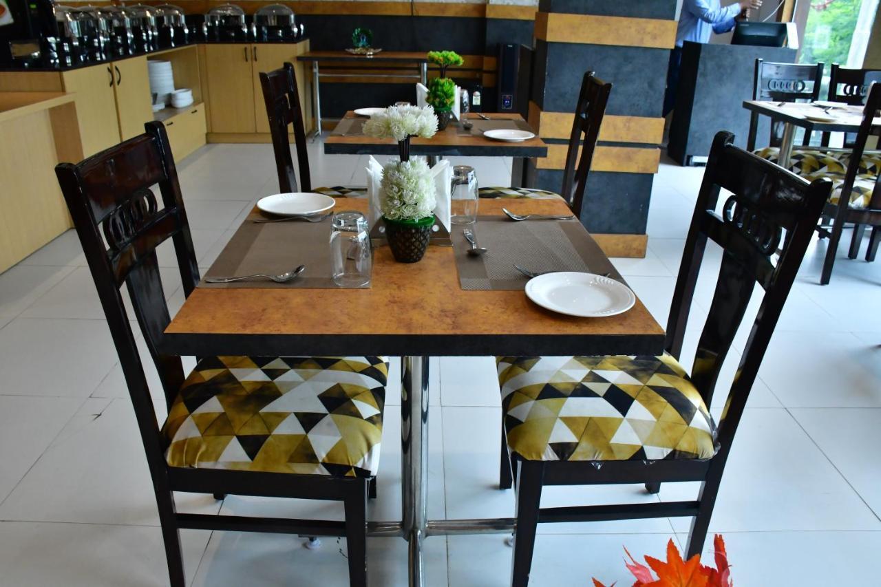 Yatharth Hotel
