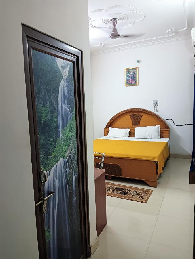 Varuna Palace-fully Vaccinated Staff Varanasi