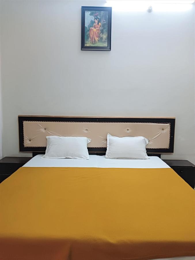Varuna Palace-fully Vaccinated Staff *