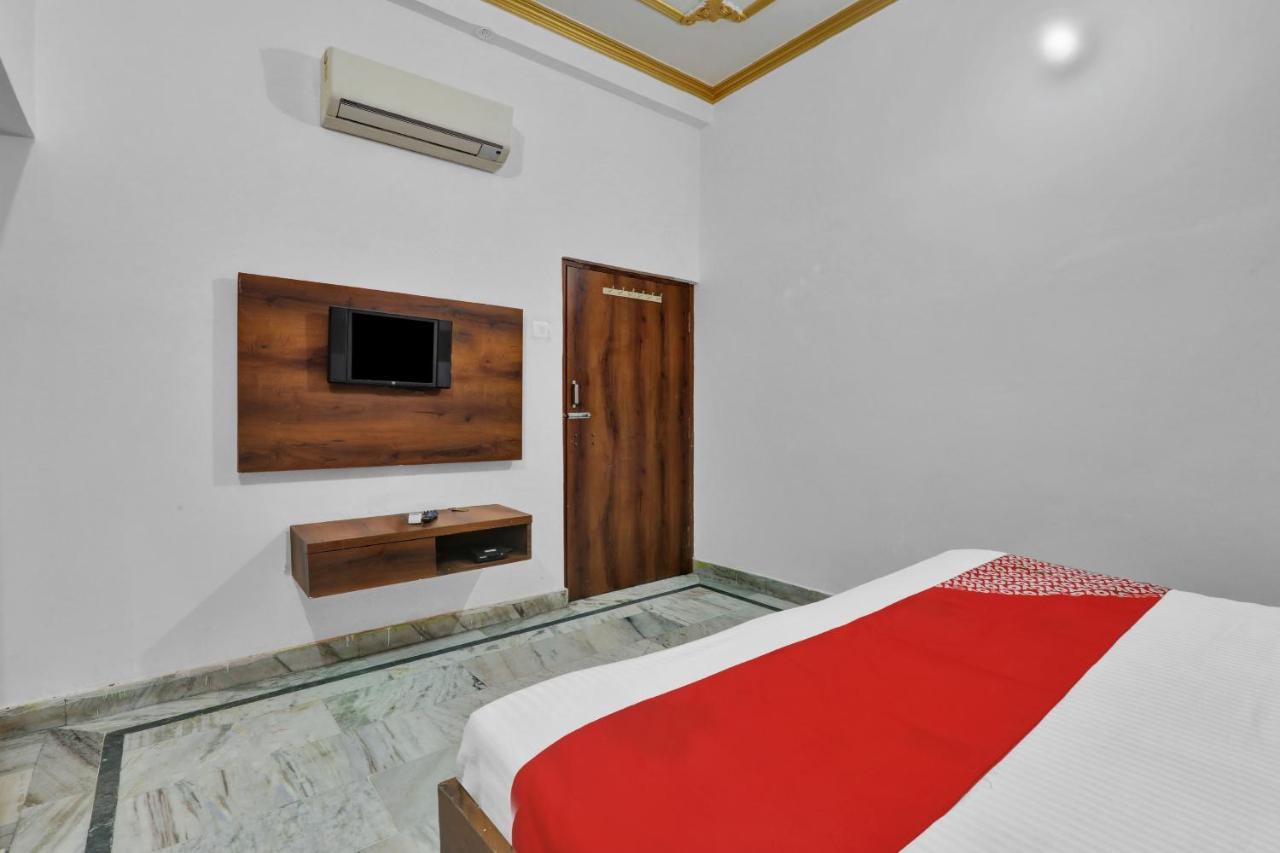 Hotel Oyo 82070 Rudra 3*