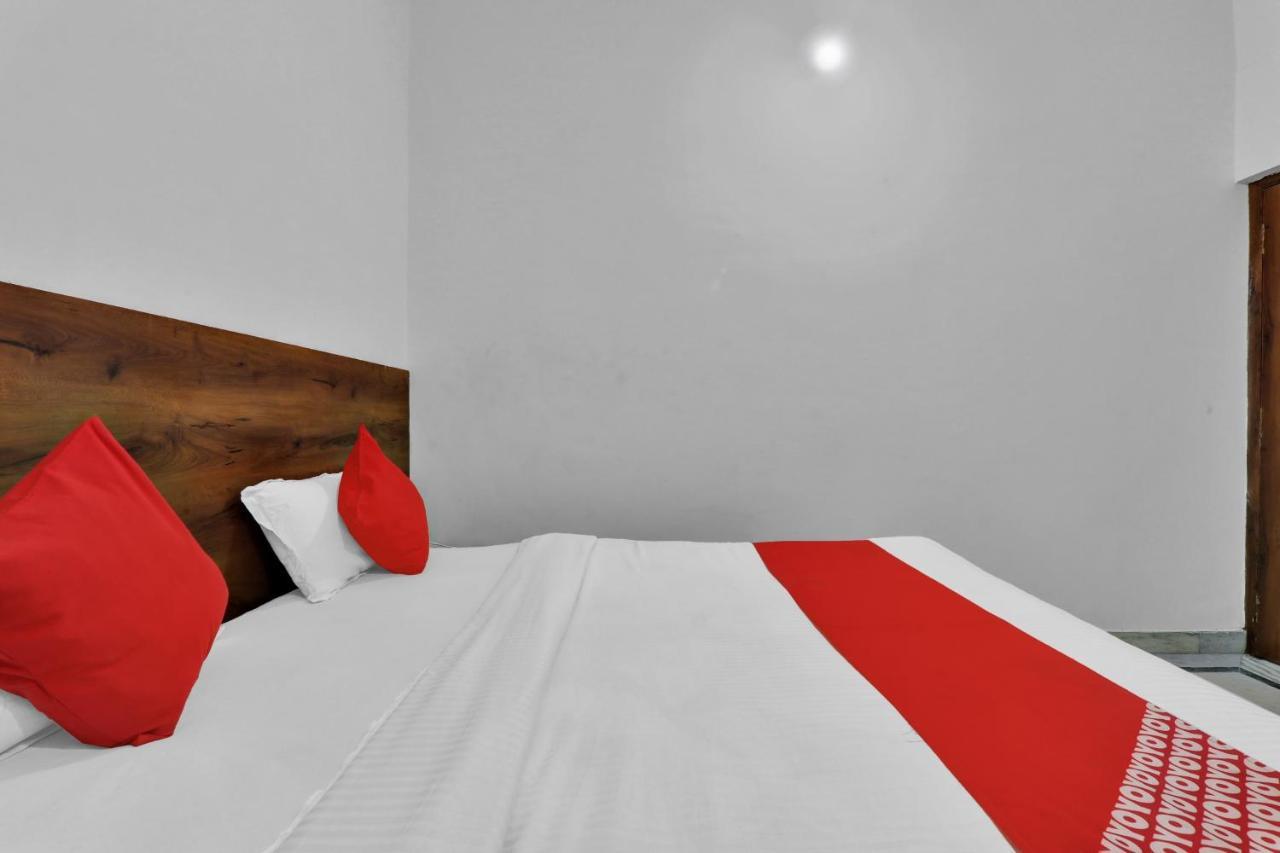 Oyo 82070 Rudra Hotel