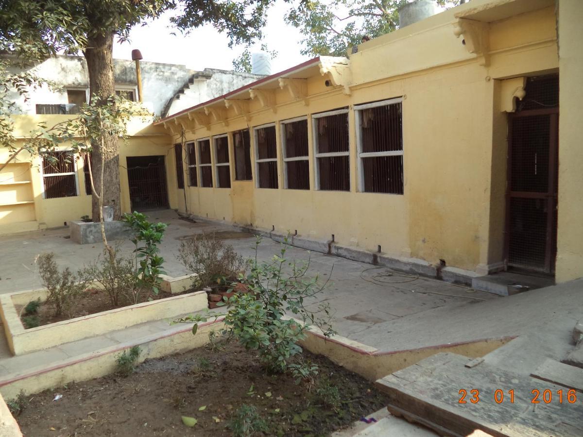Guest house Shri Swami Sheetal Das Akhada B1-88 Assi , Near Pushkar Talab,varanasi, Ashram Dharmshala Varanasi