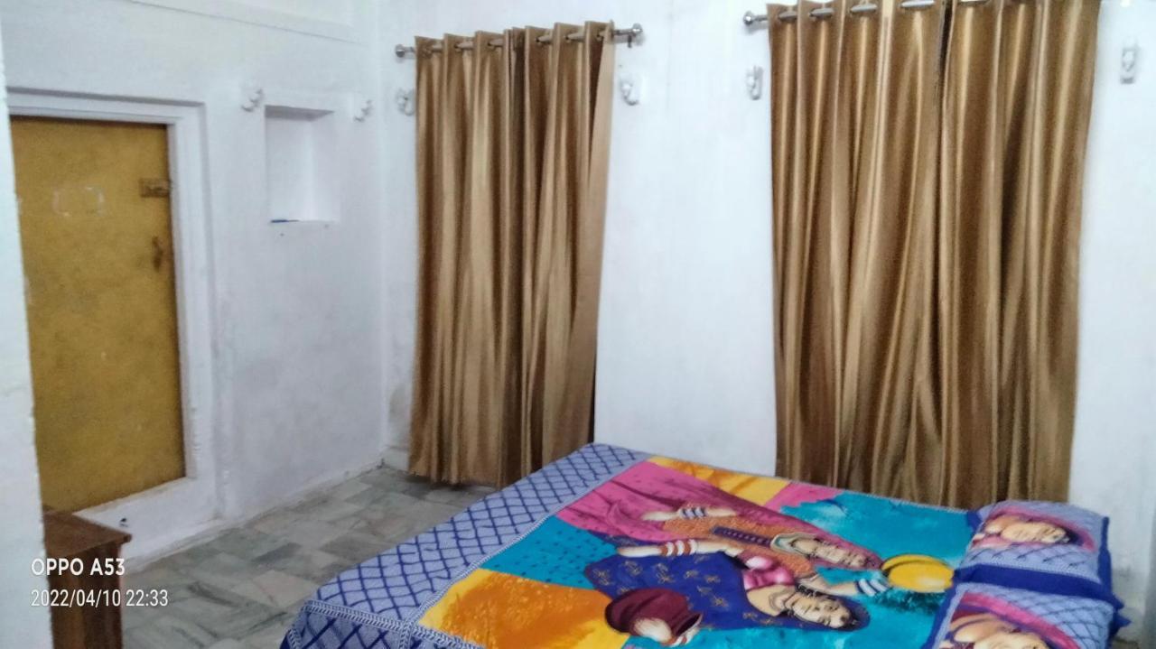 Shri Swami Sheetal Das Akhada B1-88 Assi , Near Pushkar Talab,varanasi, Ashram Dharmshala Guest house Varanasi