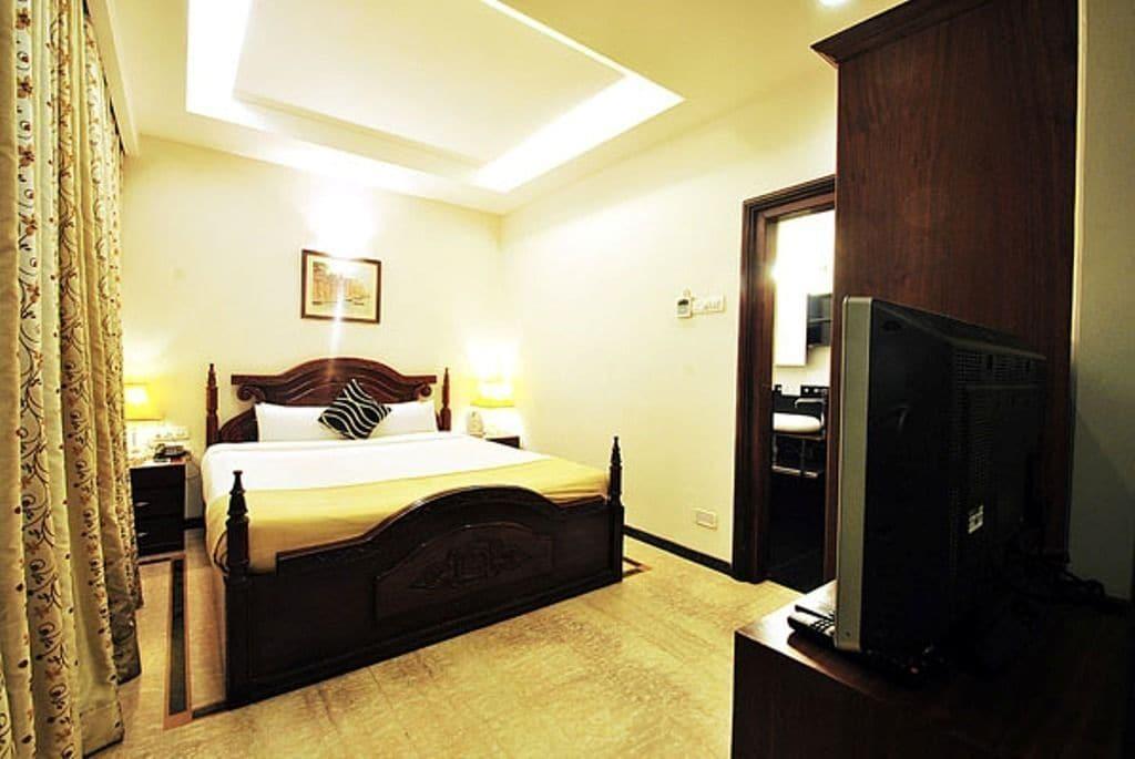 Hotel Zeeras 3*