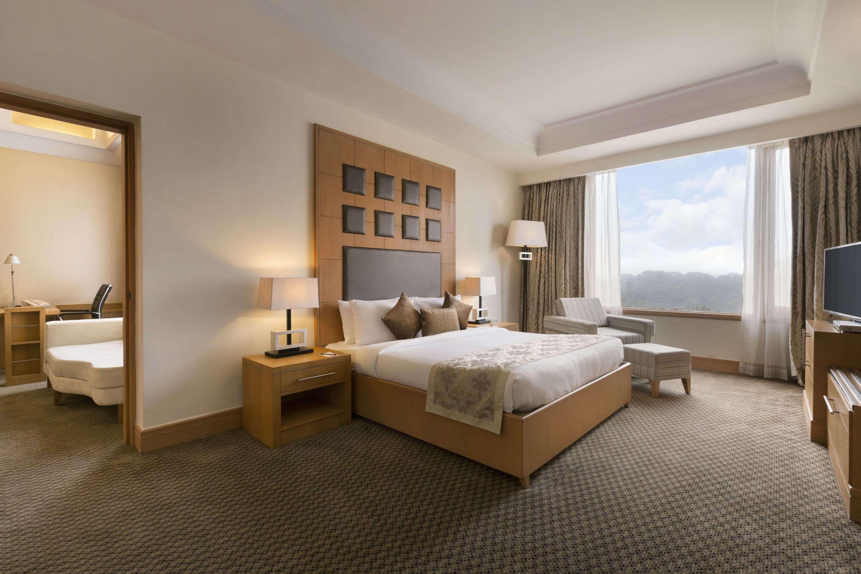 Hotel Ramada Plaza By Wyndham Jhv Varanasi