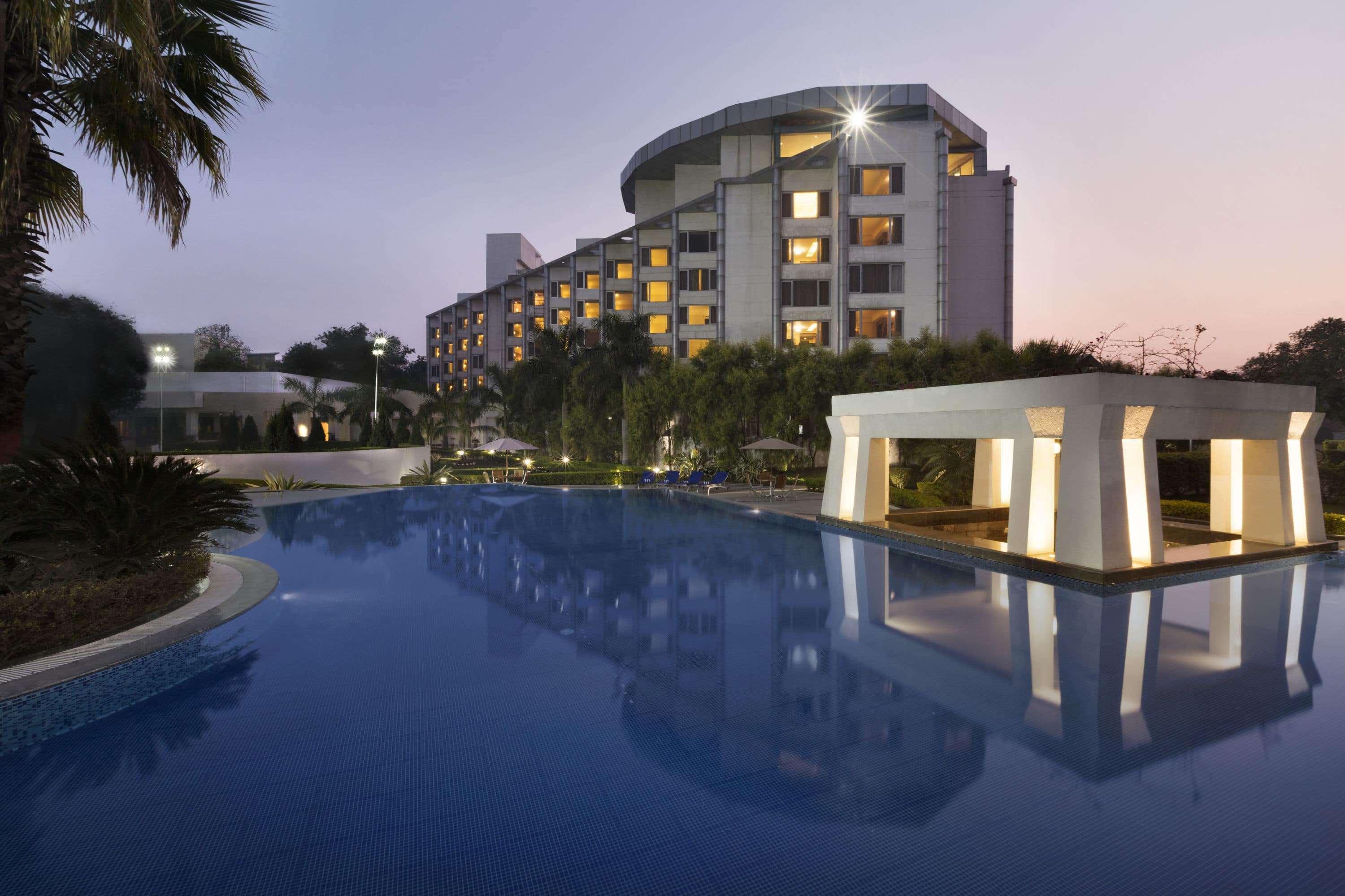 Hotel Ramada Plaza By Wyndham Jhv 5*