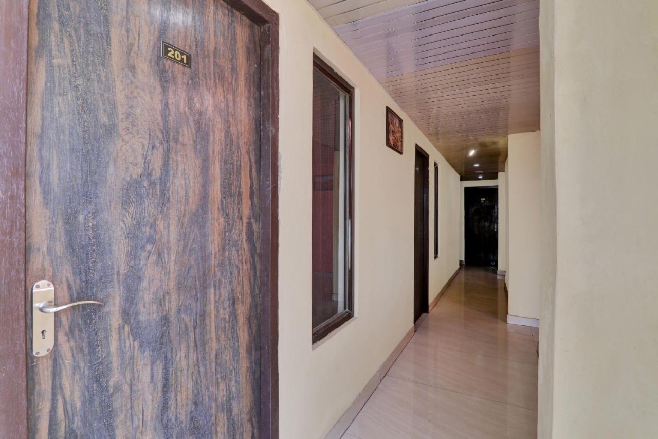 Oyo Flagship 83473 Kp Varanasi