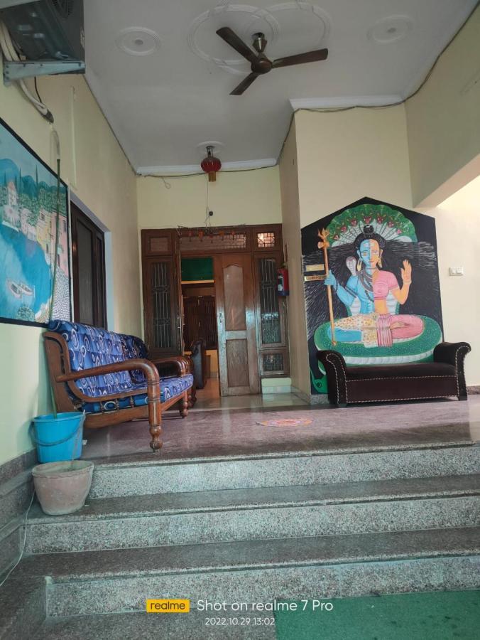 Gangotri Paying Varanasi