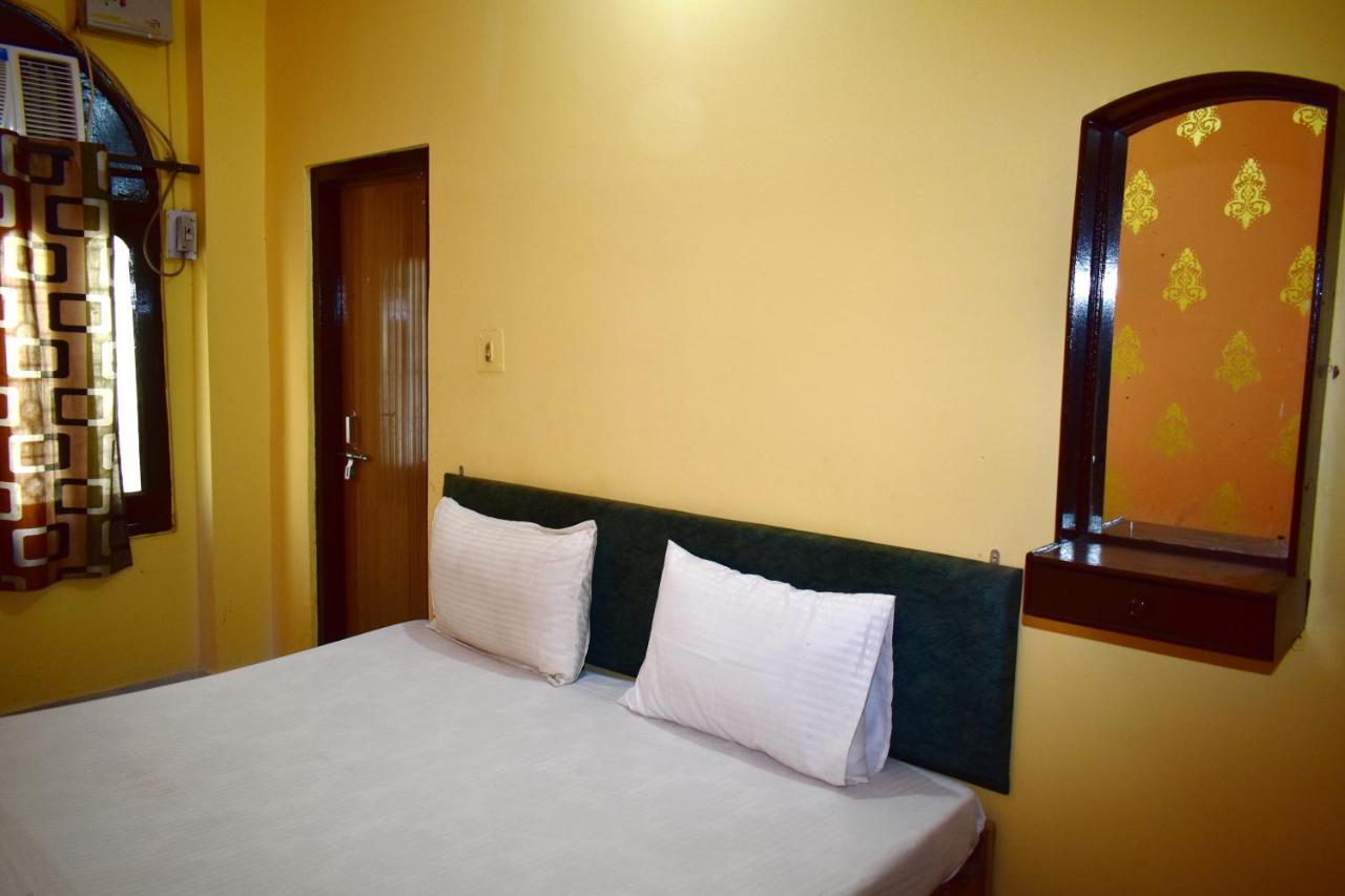 Guest house Sandhya Near Ganga River Varanasi