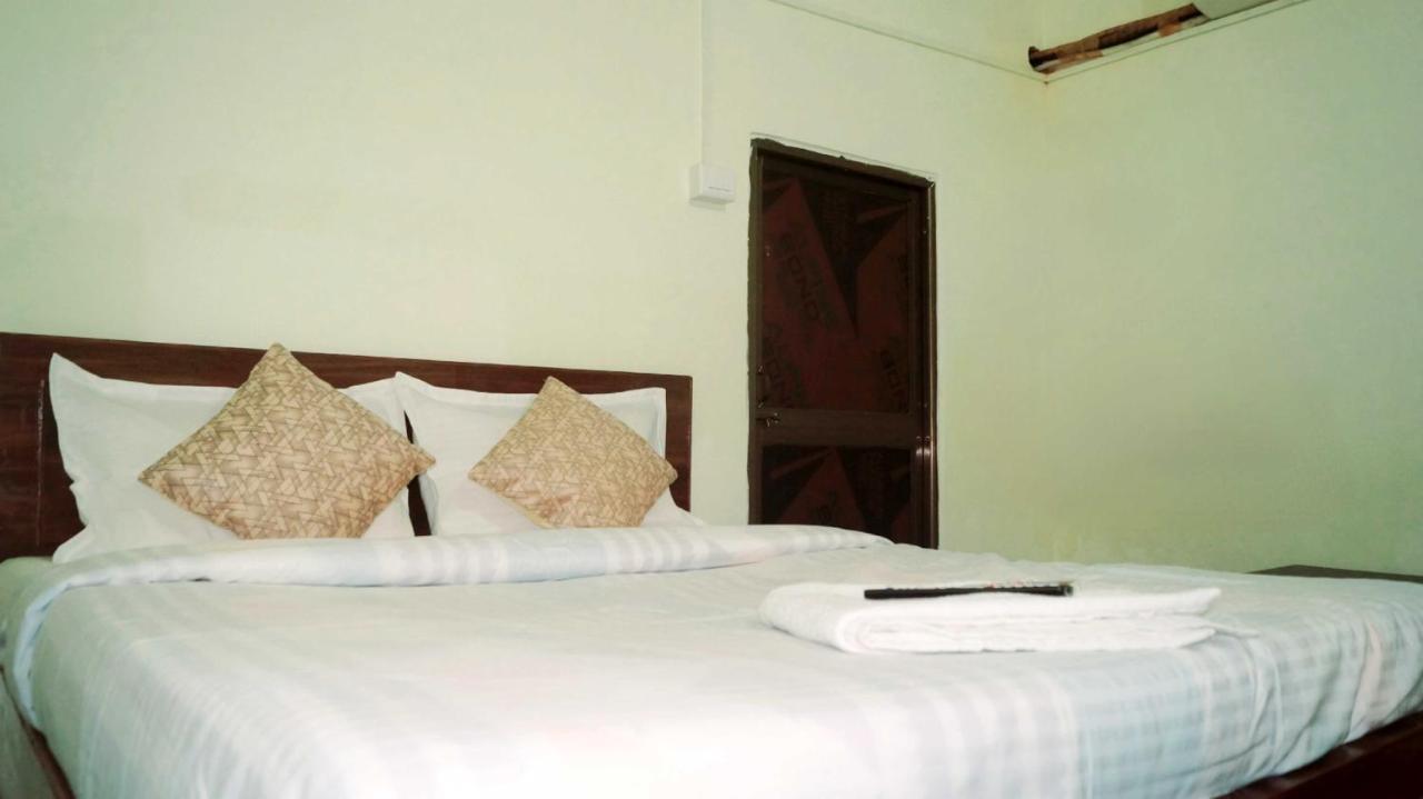 O Mishra Hotel *