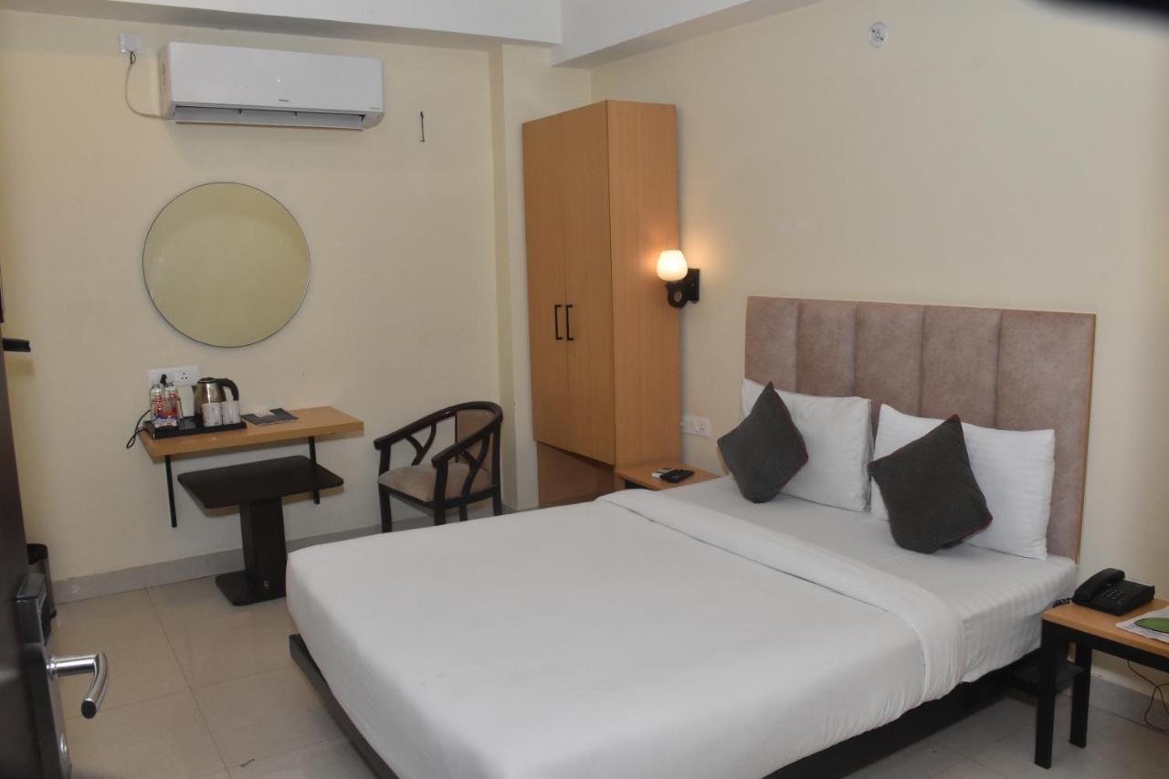 Yatharth Hotel 4*
