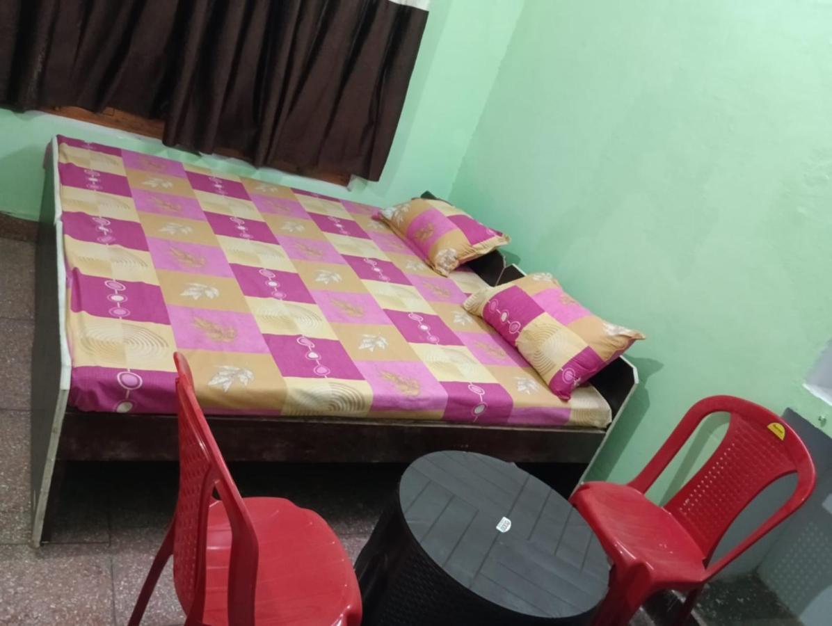Anand Lok Hotel 3*