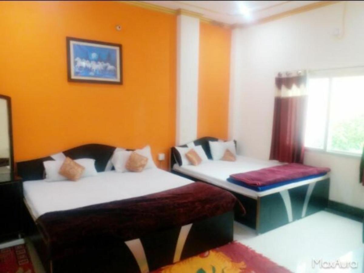 Goroomgo New Ashiyana Palace 3* Varanasi