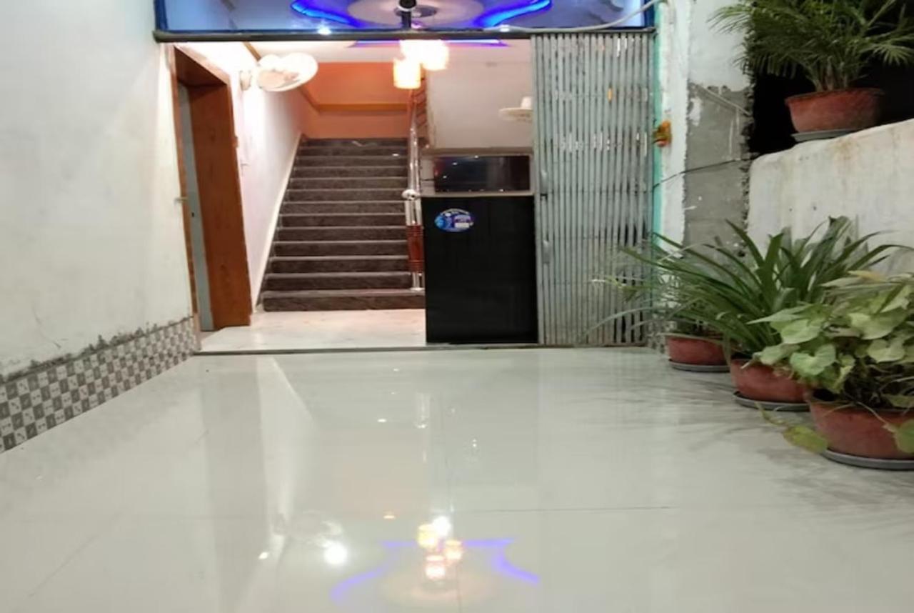 Goroomgo New Ashiyana Palace Varanasi