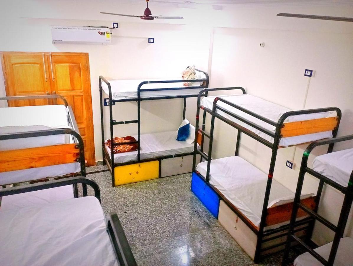 Hostel Srinivasan *
