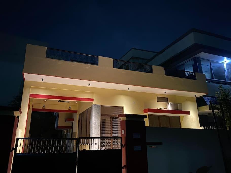 Cheerful 4bedrooms Row House Holiday home Varanasi