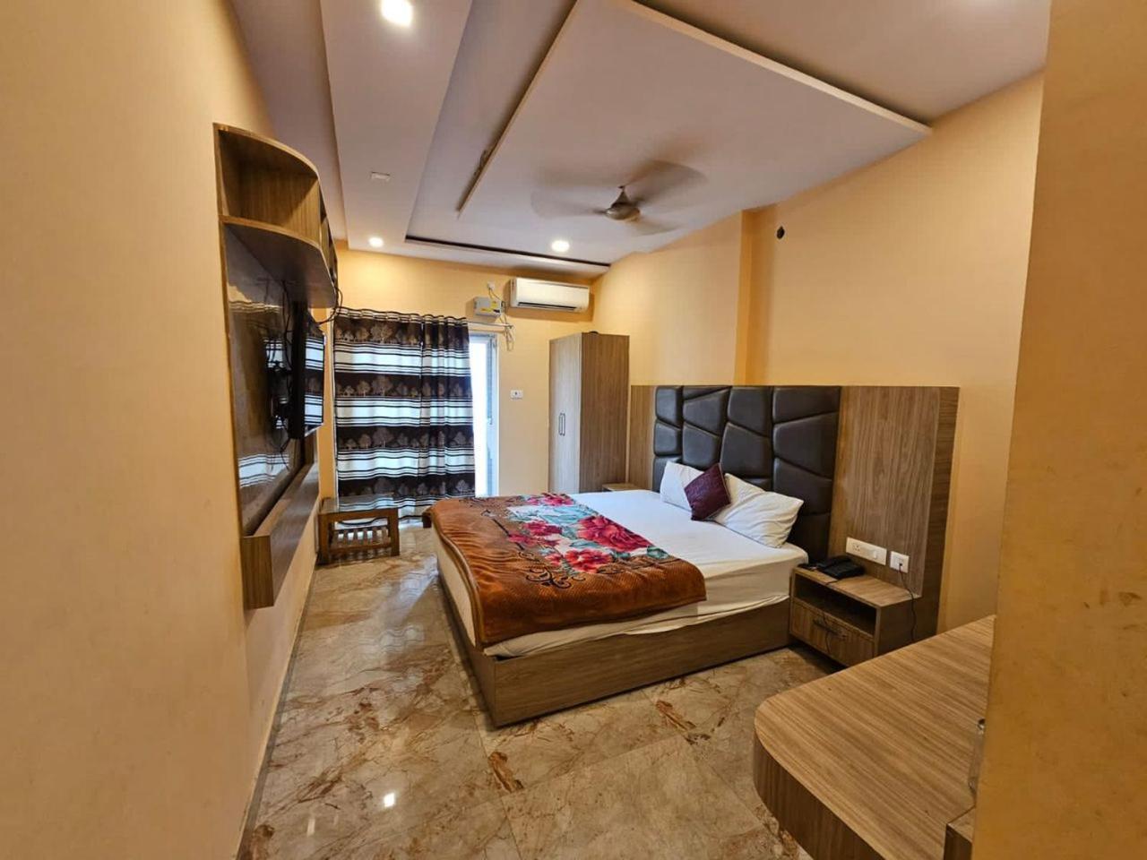 Hotel Aditya 2*