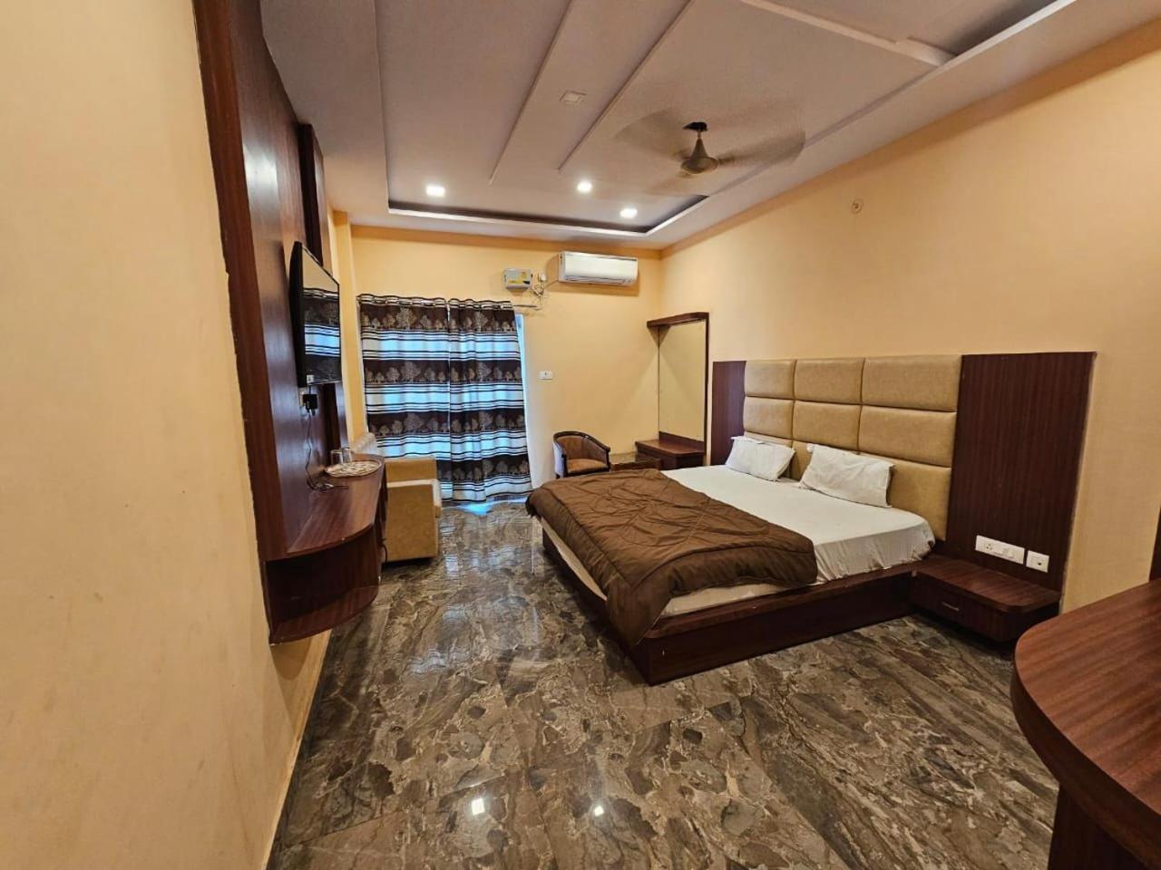 Aditya 2* Varanasi