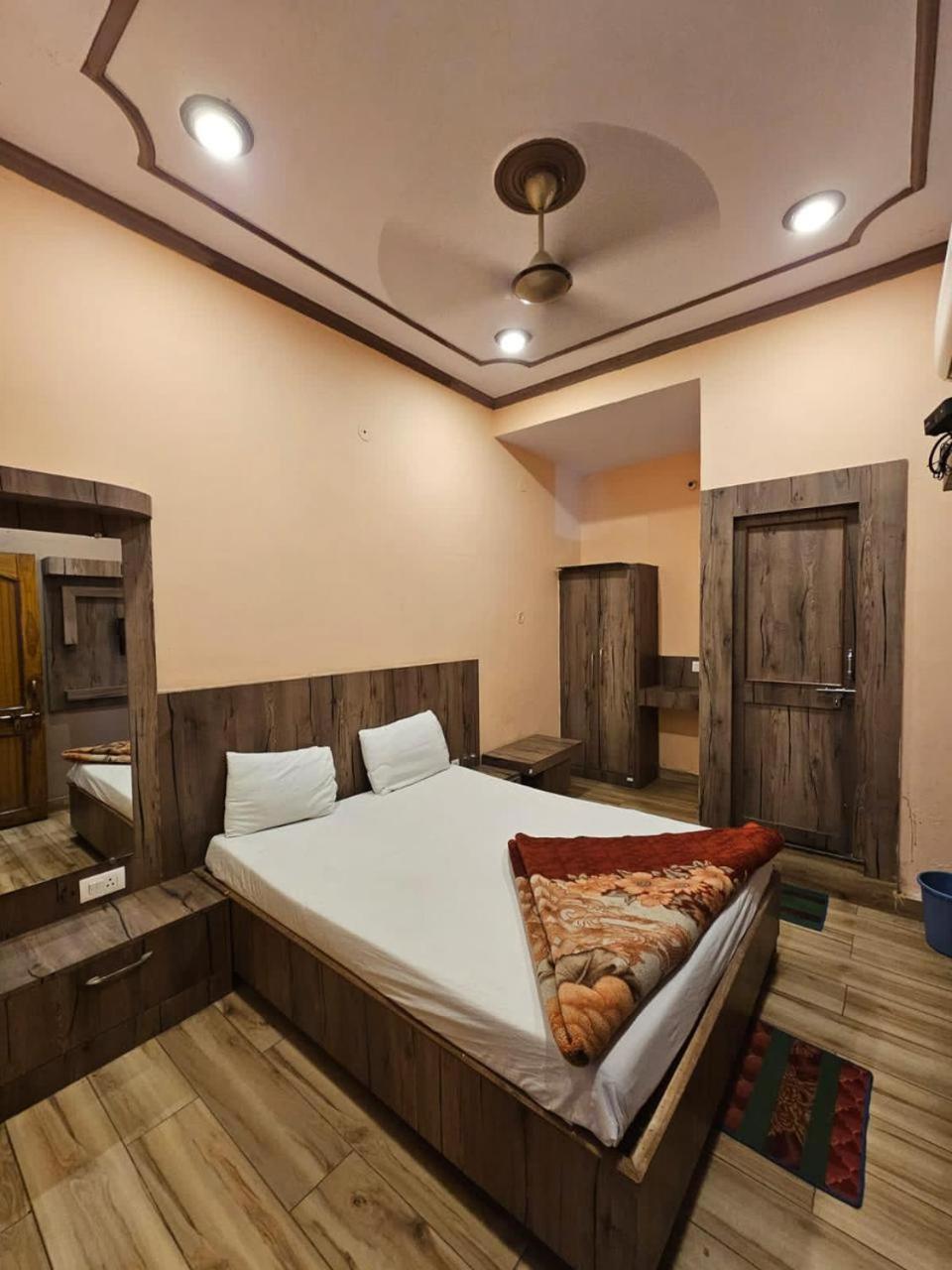 Aditya Hotel 2*