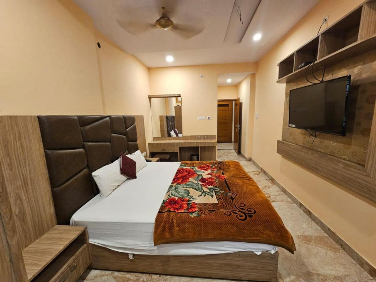 Aditya 2* Varanasi