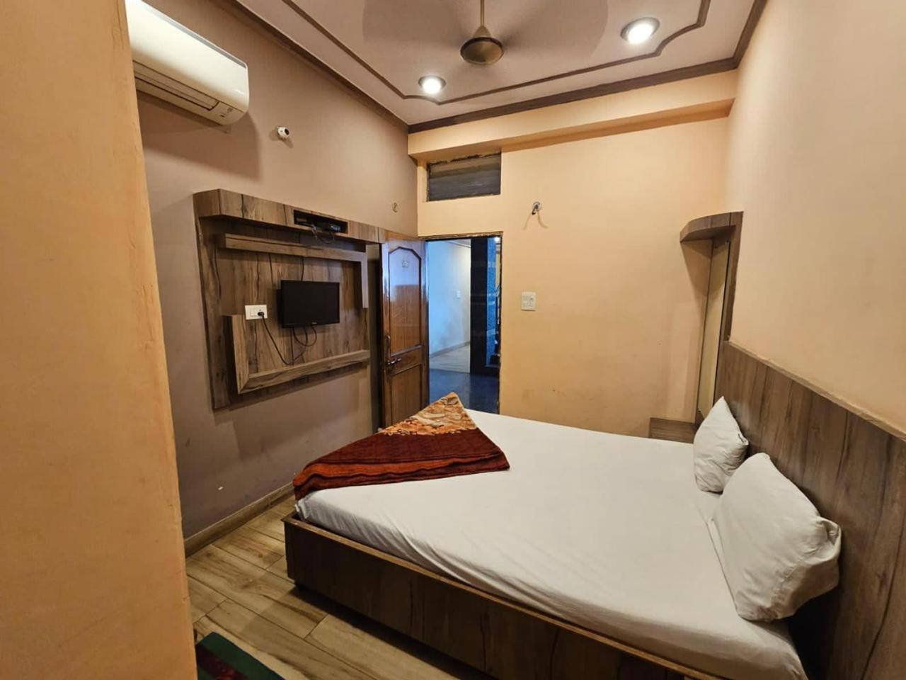 Hotel Aditya Varanasi
