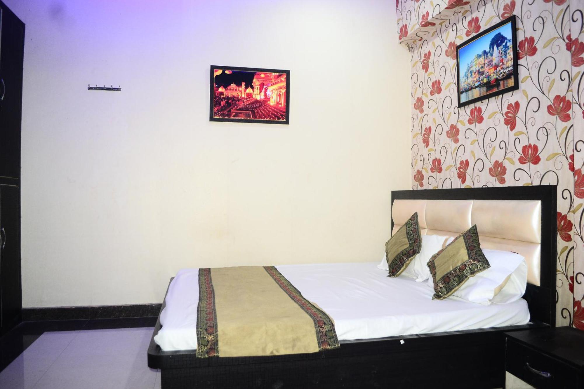 Guest house H R Varanasi