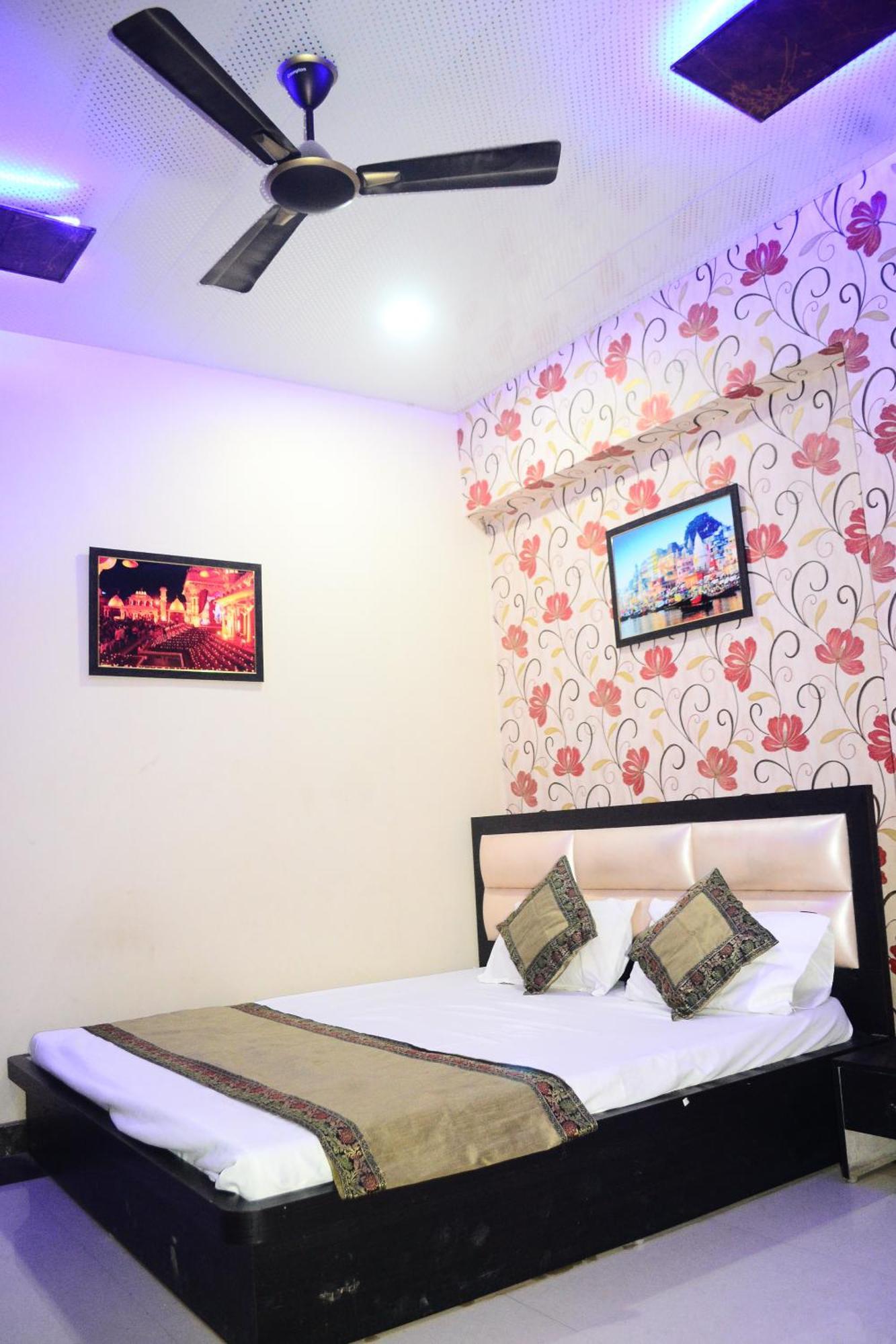 H R Guest house Varanasi